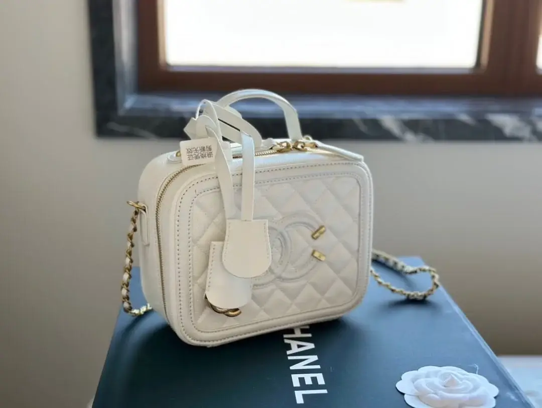 Cc new arrival bucket bag size: 20 cm - image 3