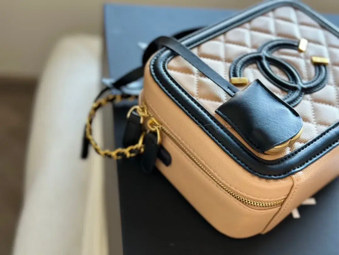 Cc new arrival bucket bag size: 20 cm - image 9