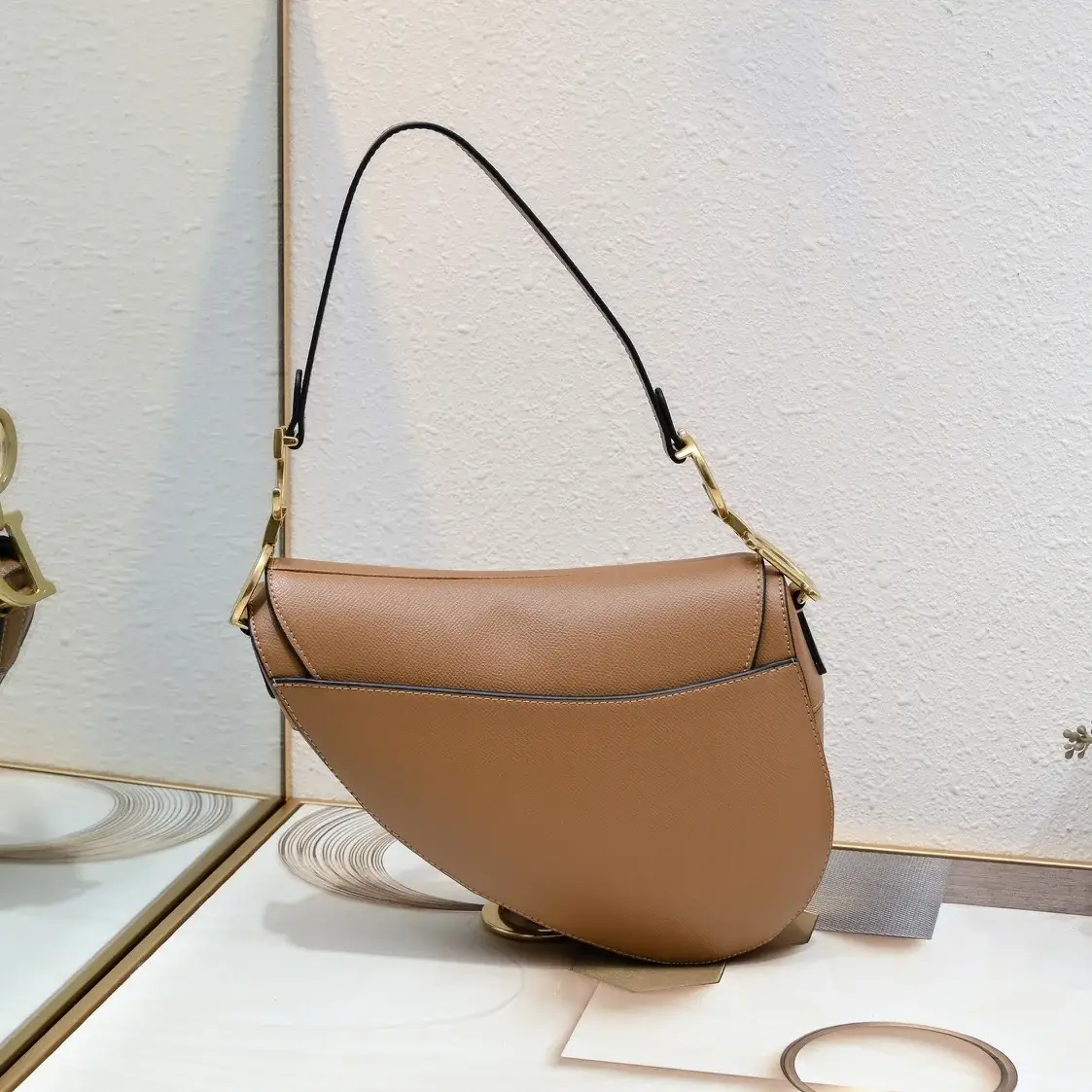 D saddle Be a classic with classics bag size: 25.5 x 20 x 6.5 cm - image 3
