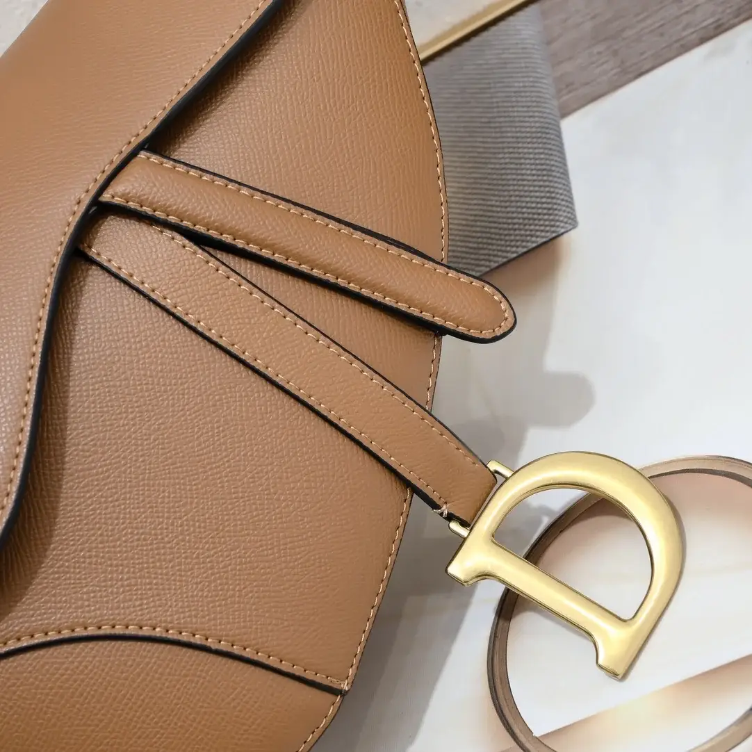 D saddle Be a classic with classics bag size: 25.5 x 20 x 6.5 cm - image 4