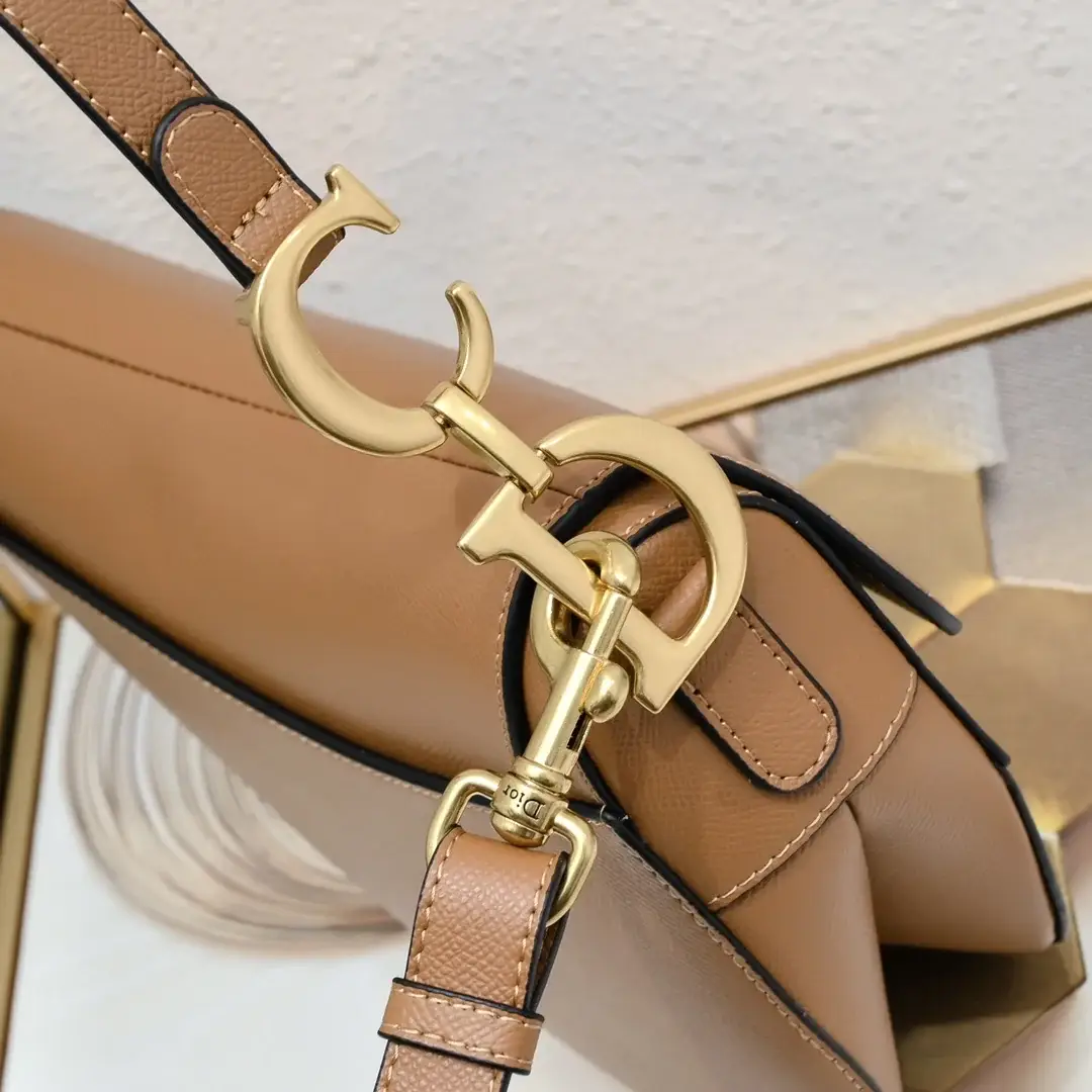 D saddle Be a classic with classics bag size: 25.5 x 20 x 6.5 cm - image 5