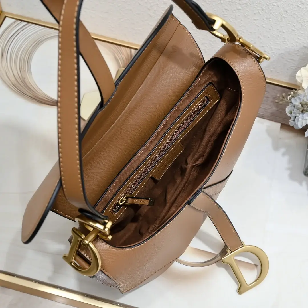 D saddle Be a classic with classics bag size: 25.5 x 20 x 6.5 cm - image 7