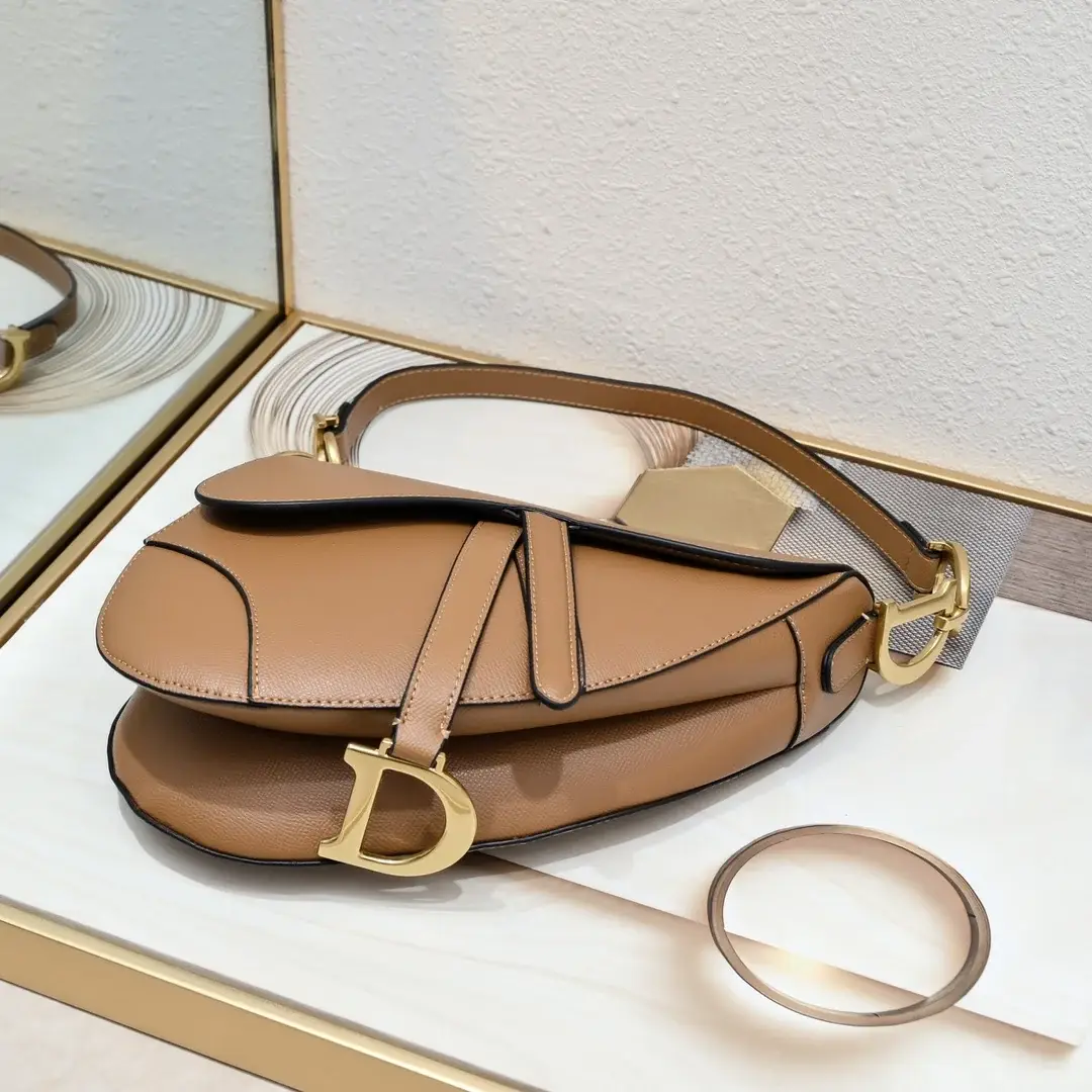 D saddle Be a classic with classics bag size: 25.5 x 20 x 6.5 cm - image 8