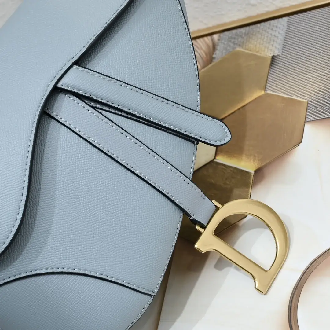 D saddle Be a classic with classics bag size: 25.5 x 20 x 6.5 cm - image 4