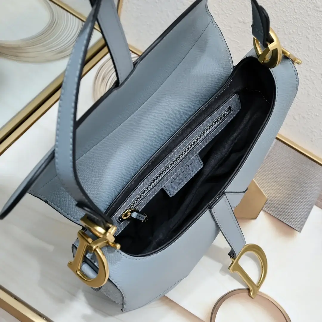 D saddle Be a classic with classics bag size: 25.5 x 20 x 6.5 cm - image 7