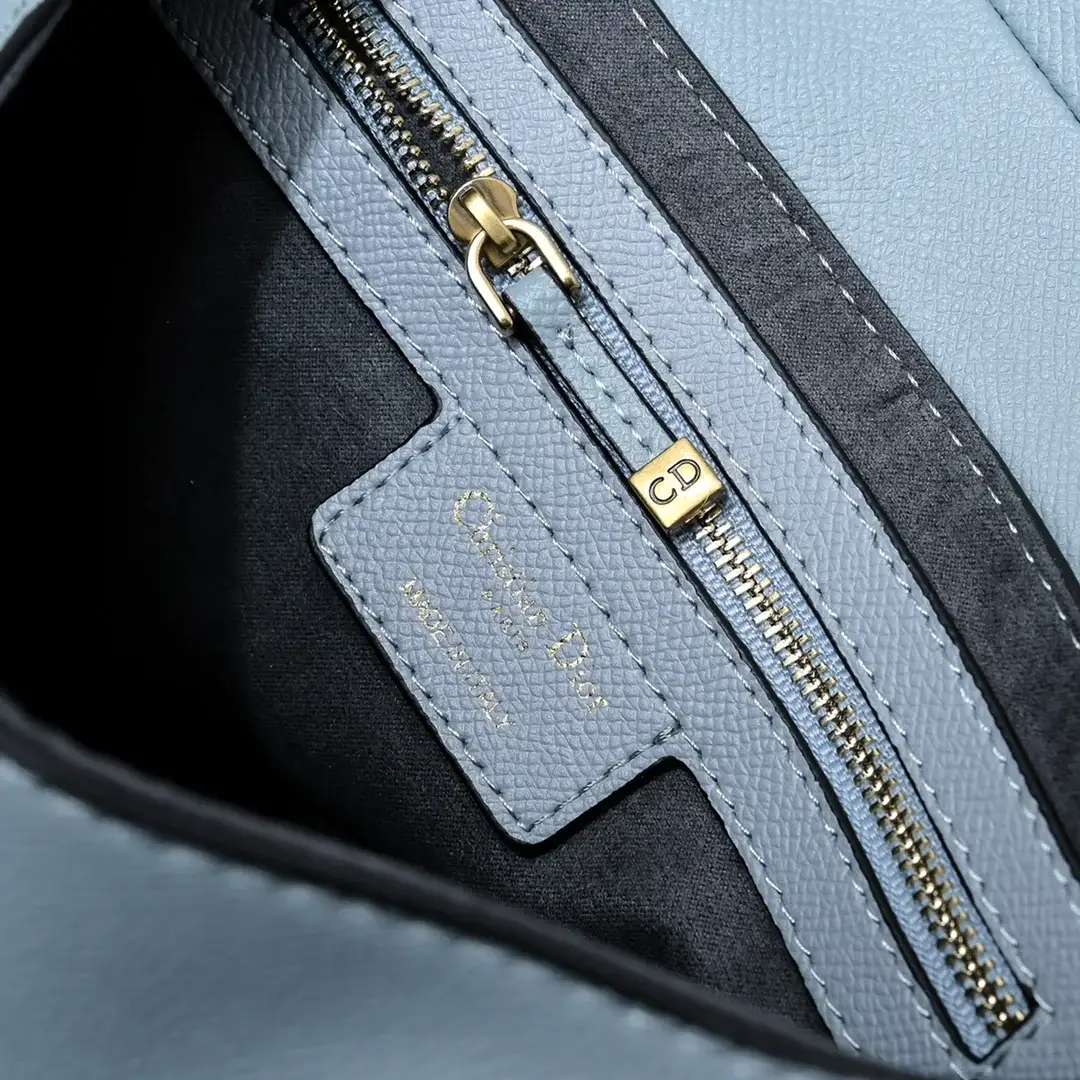 D saddle Be a classic with classics bag size: 25.5 x 20 x 6.5 cm - image 8