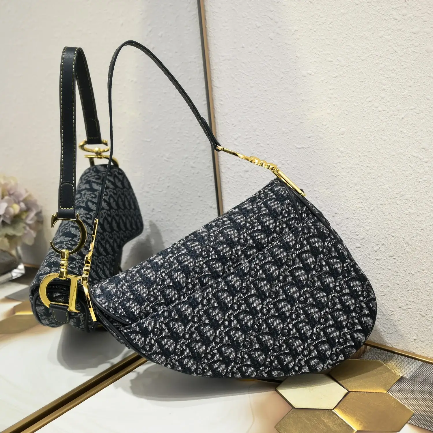 D saddle Be a classic with classics size: 25.5 x 20 x 6.5 cm - image 4