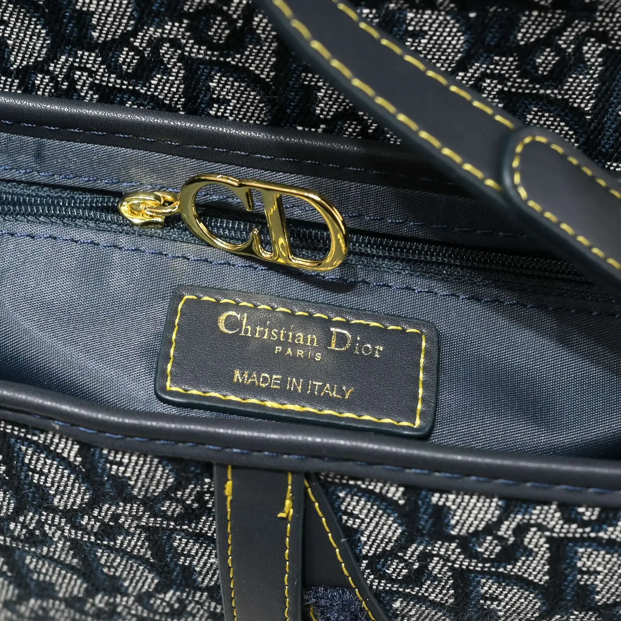 D saddle Be a classic with classics size: 25.5 x 20 x 6.5 cm - image 8