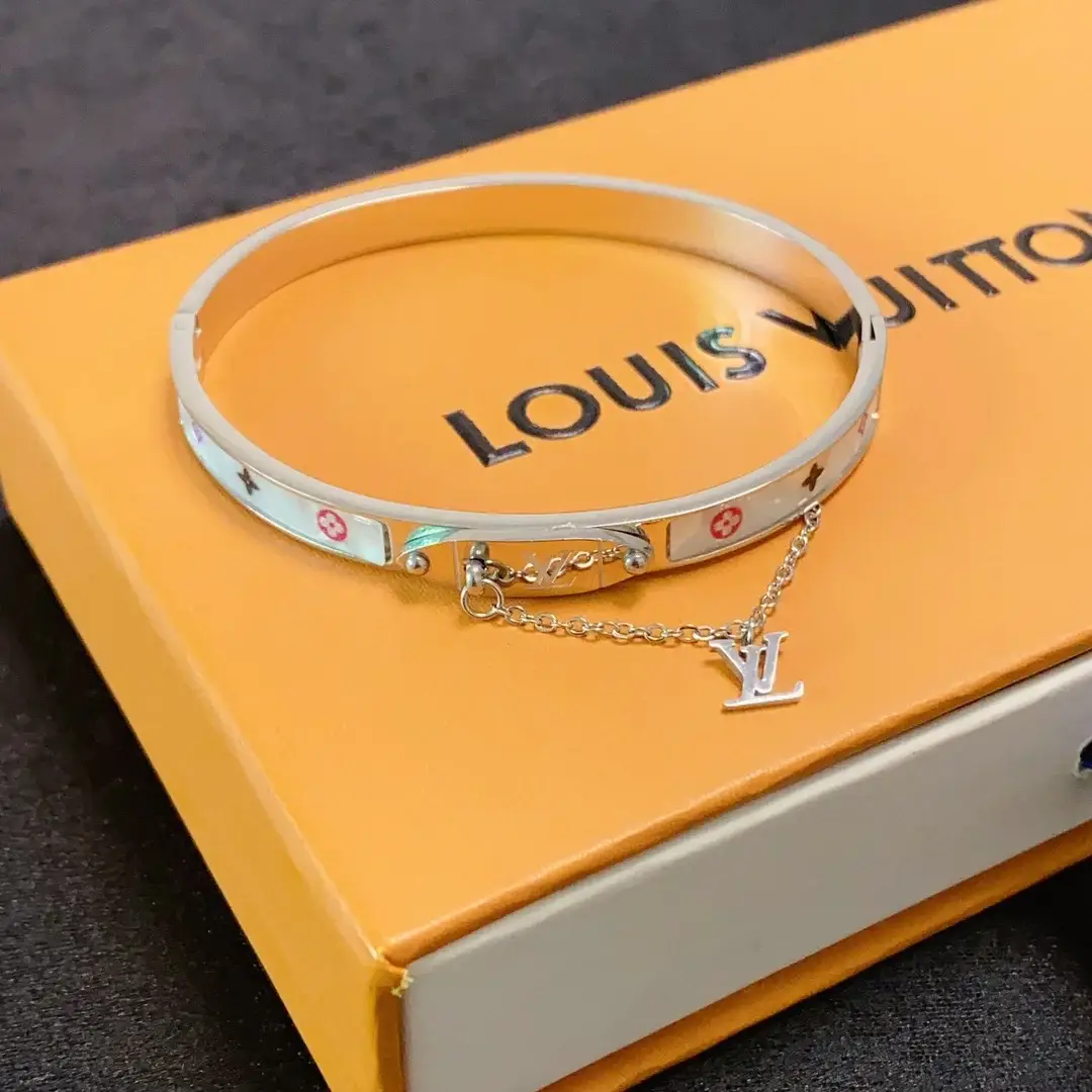 louis New Arrival Bracelet 0015 - image 2