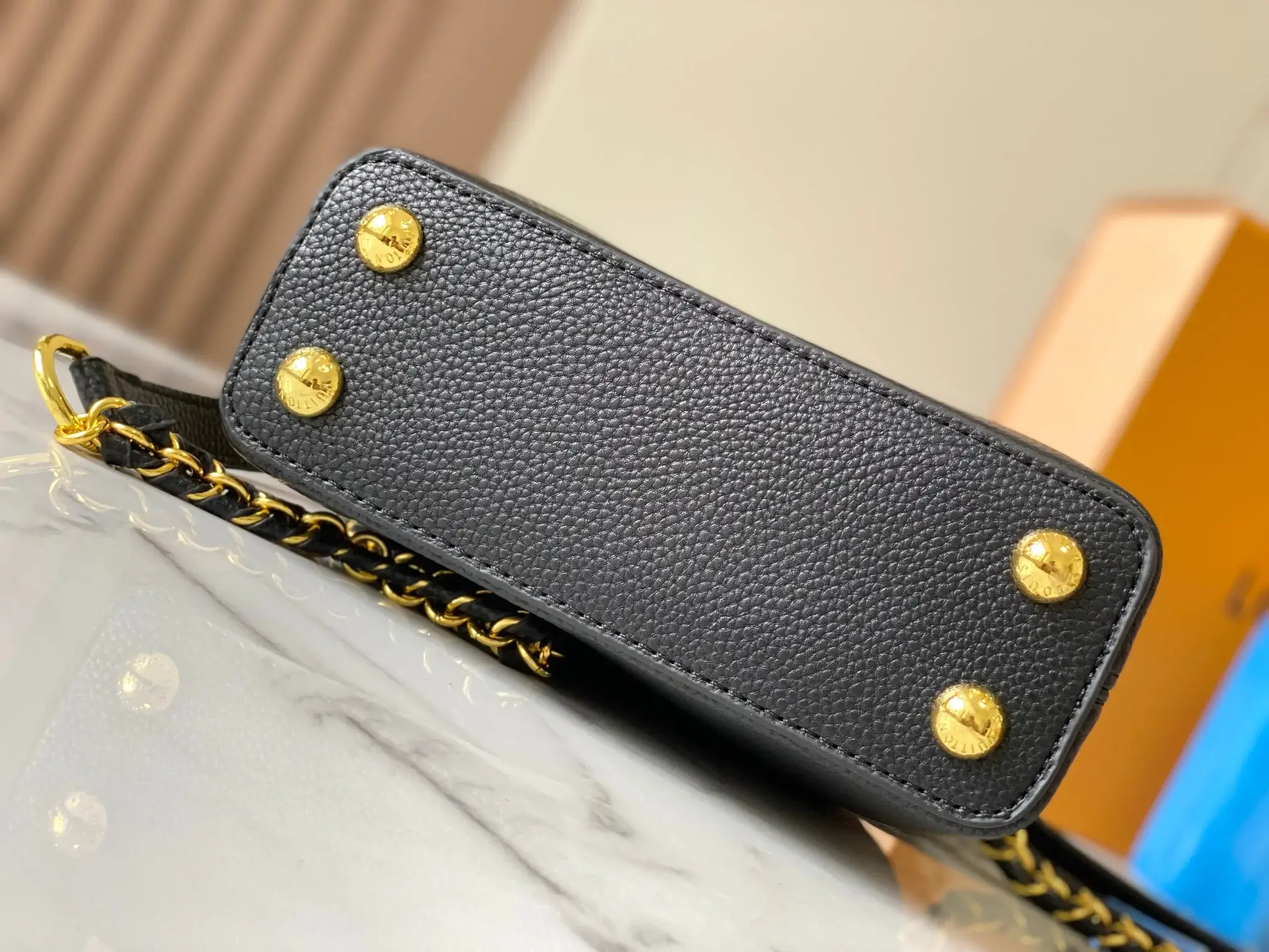 Louis Milky Way Capucines BB  Taurillon leather M23082 size: 21×14×8cm - image 11