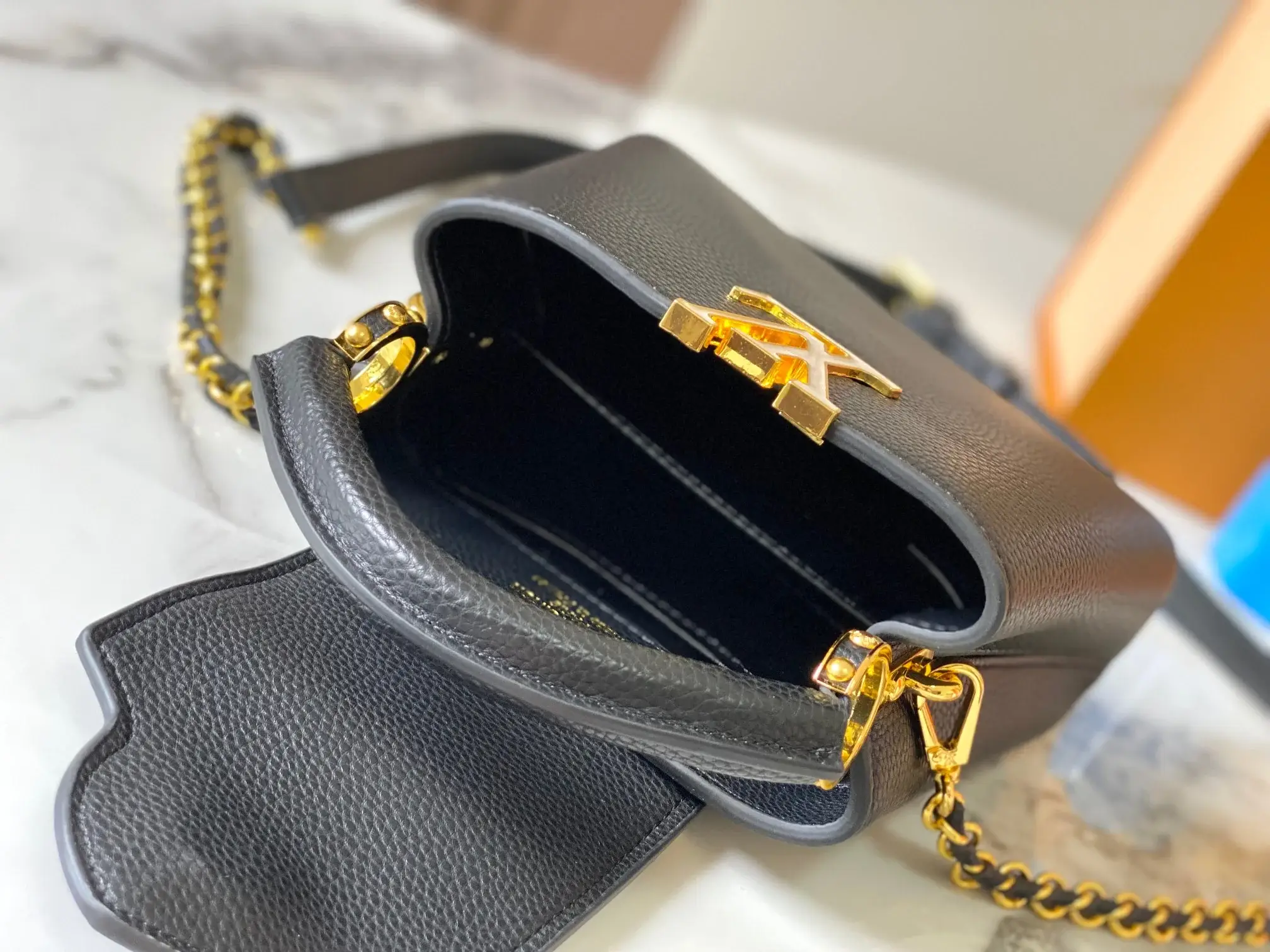 Louis Milky Way Capucines BB  Taurillon leather M23082 size: 21×14×8cm - image 17