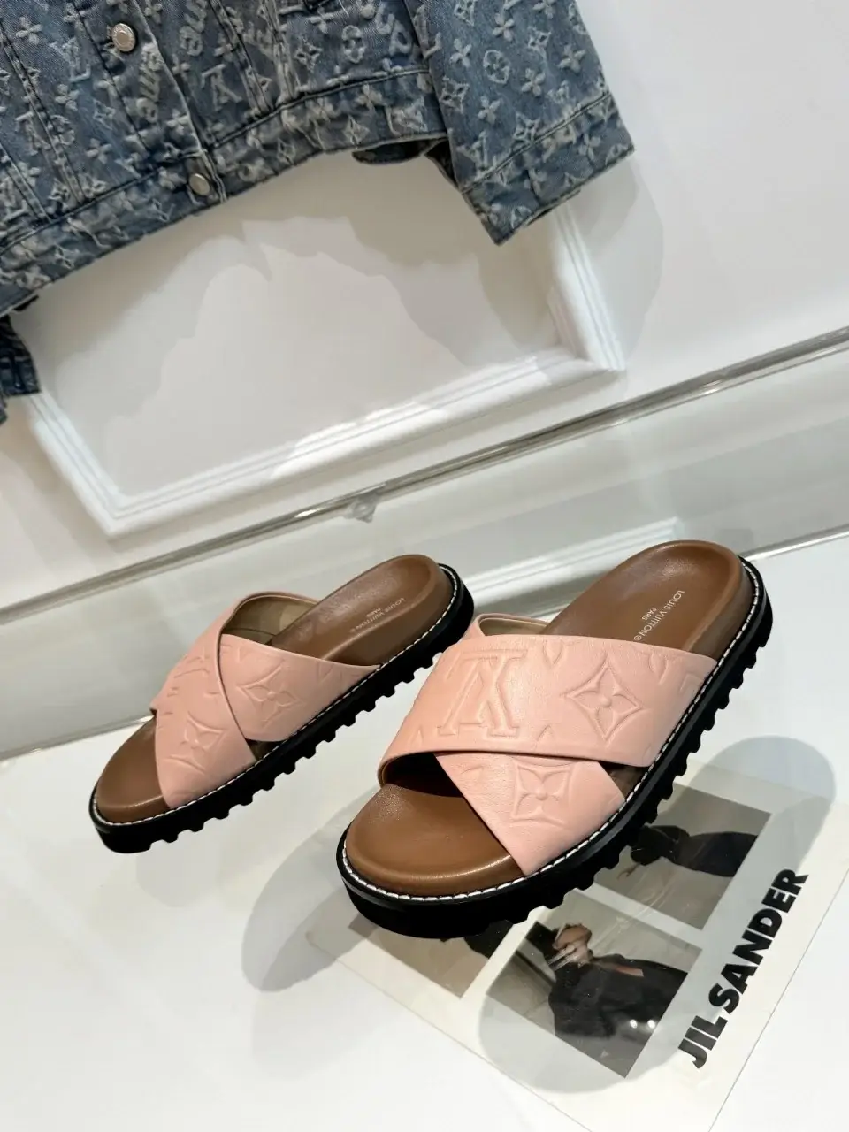 Louis new arrival summer slippers men women - image 9