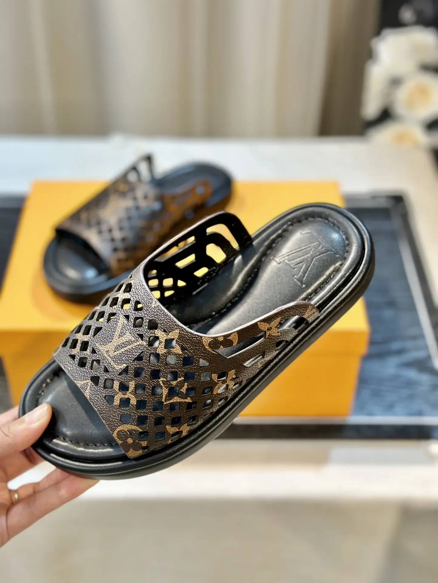 Louis new arrival summers slippers women shoes - image 3