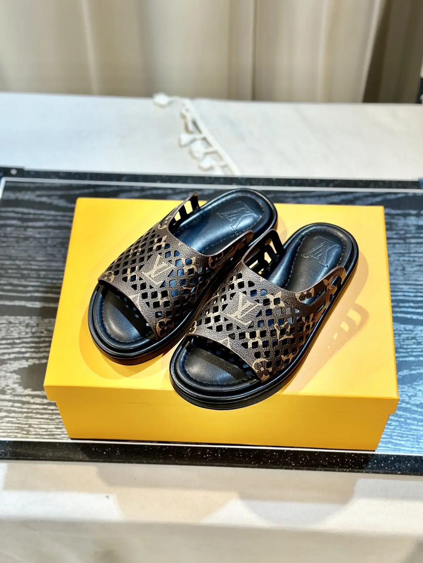 Louis new arrival summers slippers women shoes - image 7