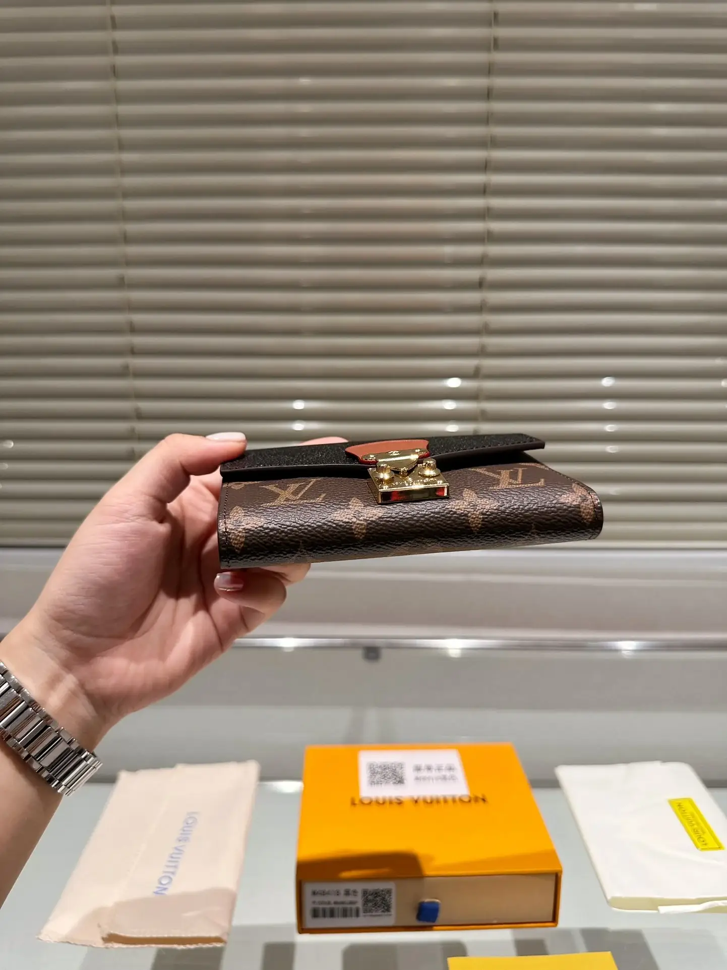 Louis new arrival wallets - image 12