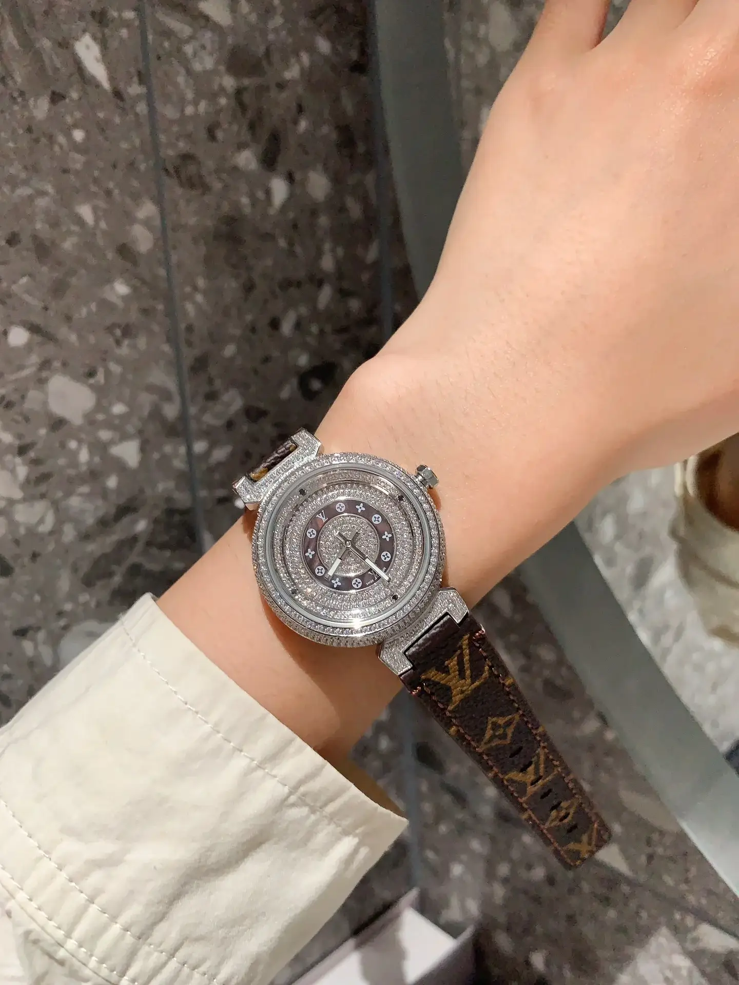 Louis Tambour slim monogran women watch 36mm - image 3