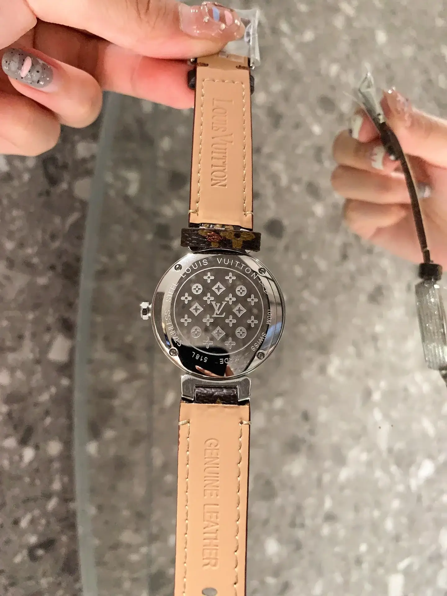 Louis Tambour slim monogran women watch 36mm - image 8