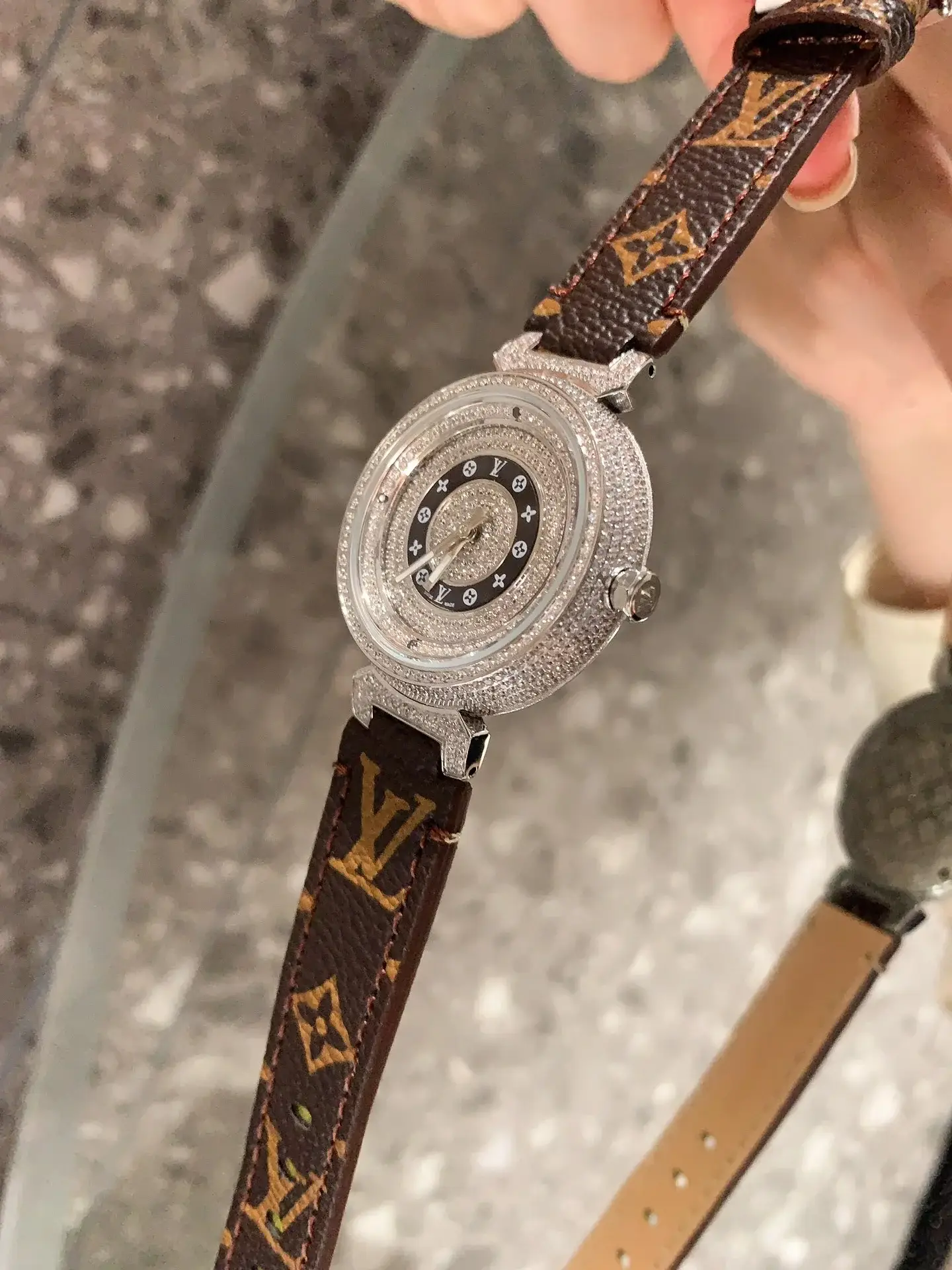 Louis Tambour slim monogran women watch 36mm - image 9
