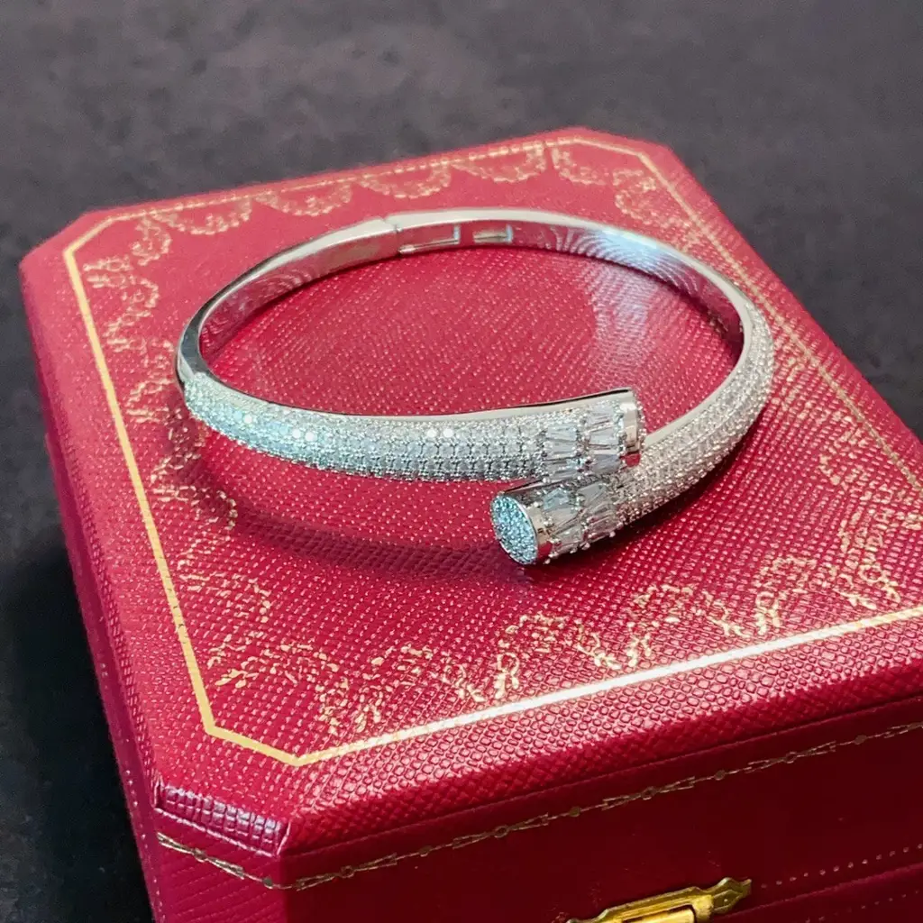 Car bracelet 001 - image 1