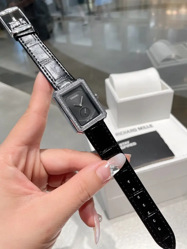 cc  Boy.FRIEND new arrival women watch - image 1