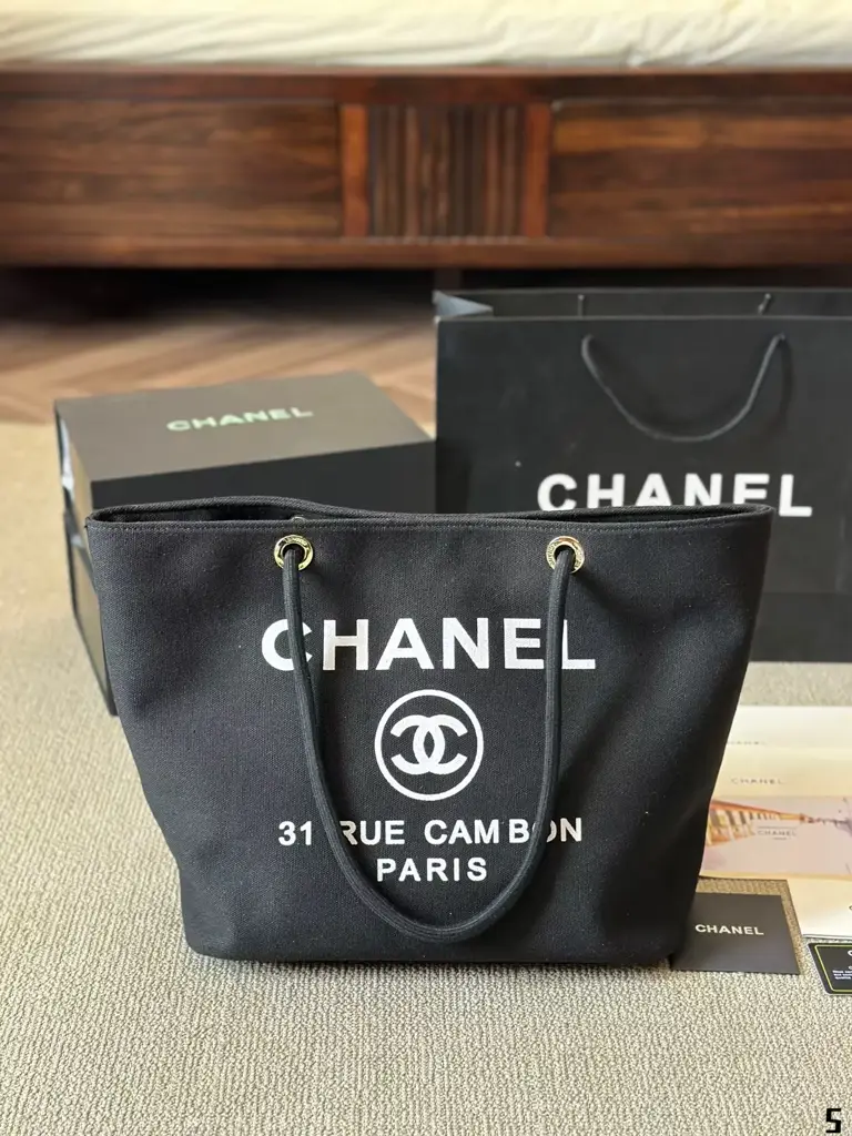 CC new arrival Vintage 24k tote bag size: 30*30 cm - image 1