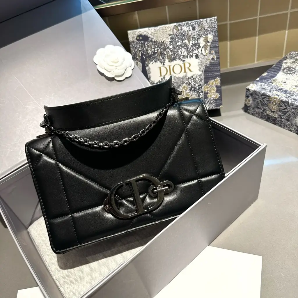 D new arrival MONTAIGNE bag size: 24 cm - image 1