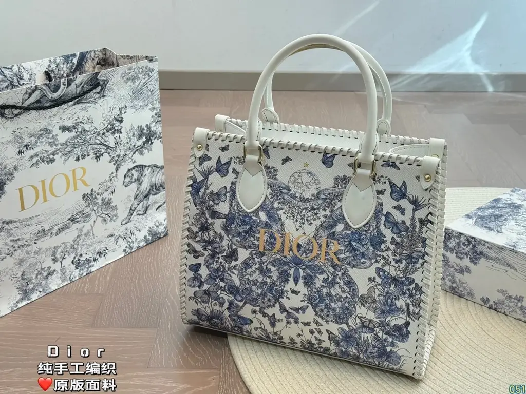 D new arrival tote bag size: 32 * 28 cm - image 1